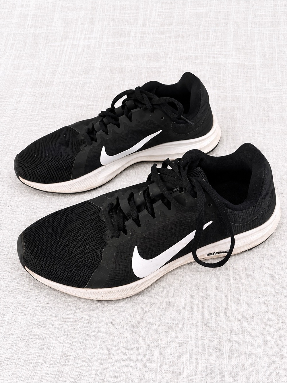 Nike Run Swift Men’s Size 8 Black White Running Shoes Sneakers 908989-001